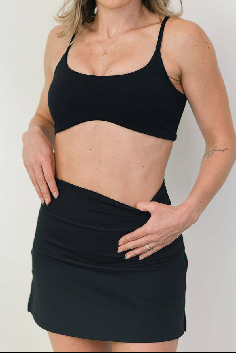 STRAIGHT FORM SKIRT BLACK