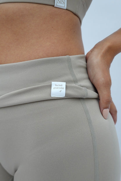 FUERTEVENTURA SHORT FEATHER GREY